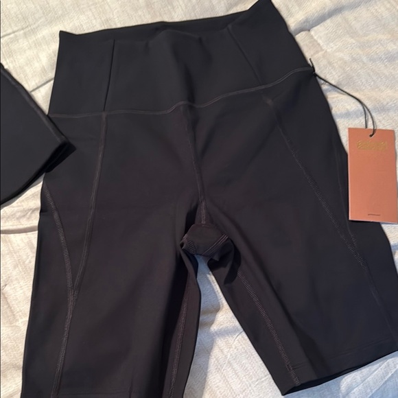 REVOLVE Girlfriend Collective Black High-Waisted Athletic Shorts and Bra Set NWT - Picture 6 of 7